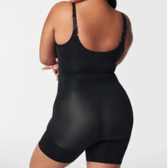 Spanx OnCore Sculpting Open-Bust Mid-Thigh Bodysuit - Medium in 'Very Black' - Picture 12 of 12